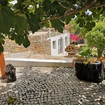 Casa De Pedra E Cal בית הארחה